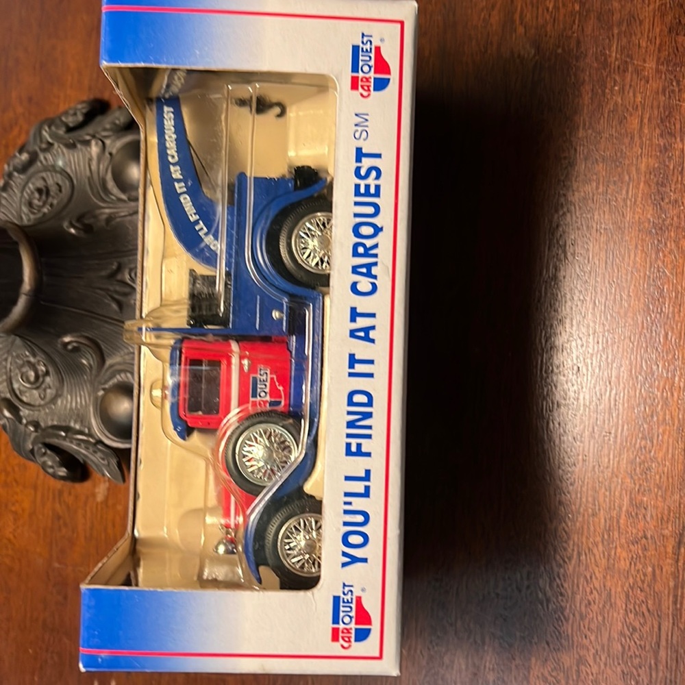 NIB 1929 ford Model A Wrecker Car quest auto parts Coin  bank